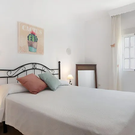 Callejon De La Fuente Apartment *